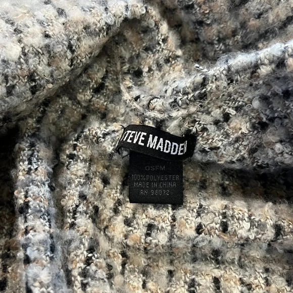 Steve Madden Gray Knit Hooded Open Front Poncho w Pockets | Size OS - Picture 4 of 6